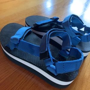 Teva blue Platform sandal